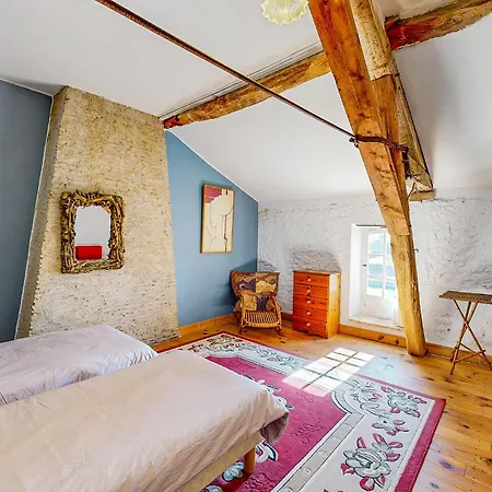 Beautiful In With Private Swimming Pool, Be Inside Or Outside