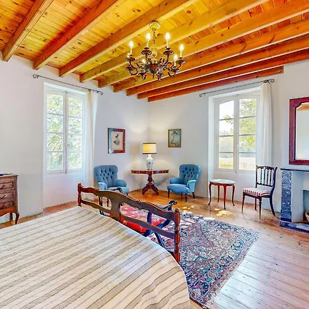 Beautiful In With Private Swimming Pool, Be Inside Or Outside