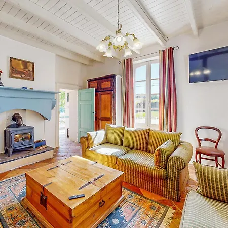 Beautiful In With Private Swimming Pool, Be Inside Or Outside *
