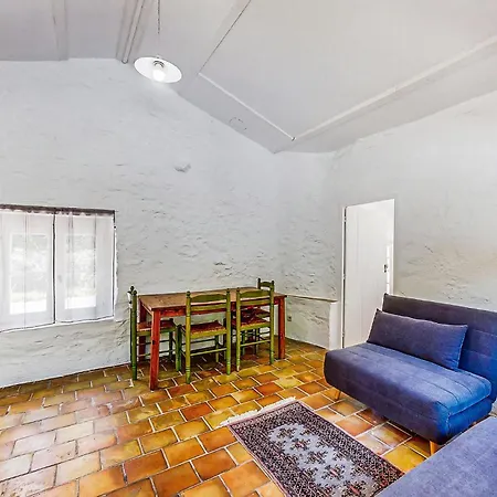 Beautiful In With Private Swimming Pool, Be Inside Or Outside