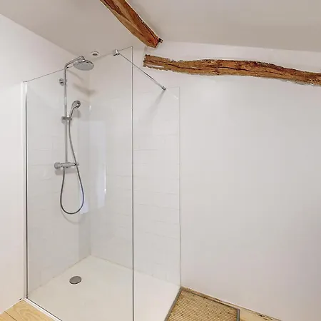 Beautiful In With Private Swimming Pool, Be Inside Or Outside